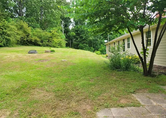 4. Spacious Historic Home In Lake Guntersville