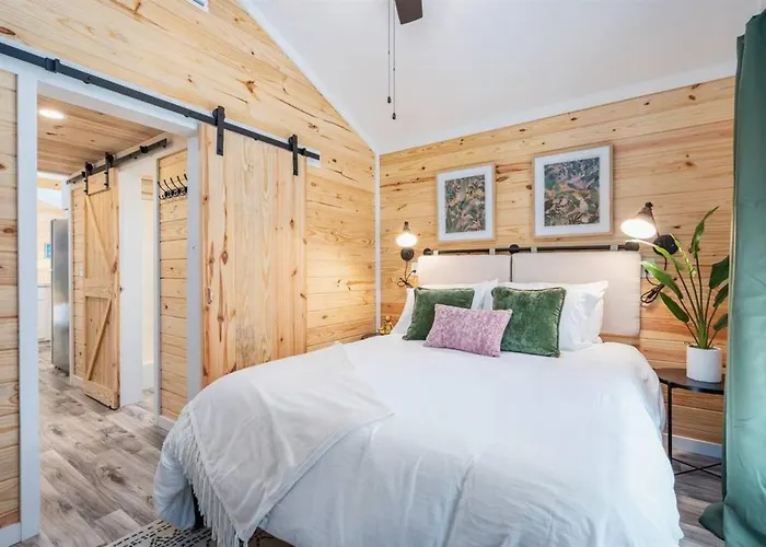 8 All Decked Out, Luxury Tiny House, Boat Parking Mins To Lake Guntersville, Downtown