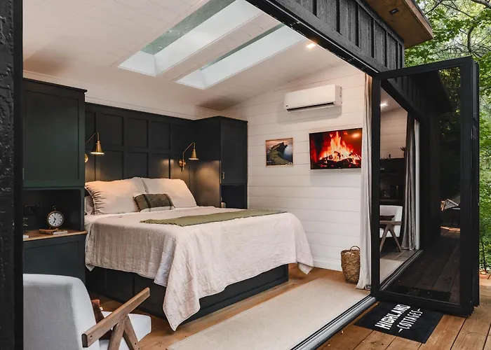 Luxury Tiny House With Hot Tub And Private Deck!