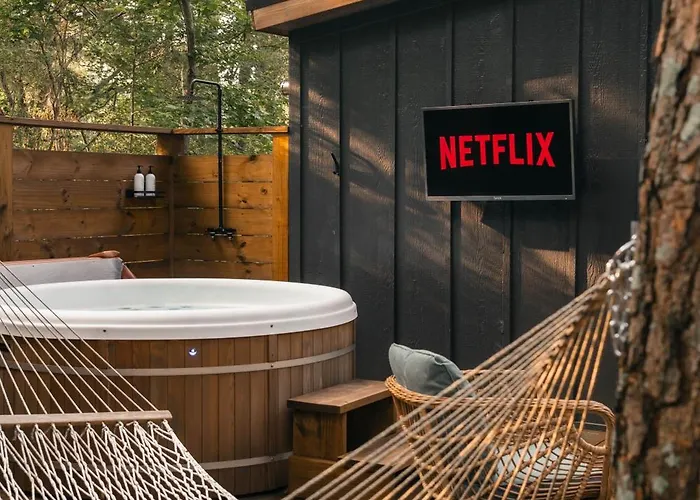 Glamping Cottage With Glass Front And Hot Tub!